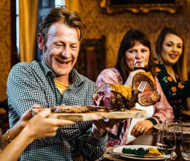 Gast aan tafel: Is het op het eten of mee-eten?