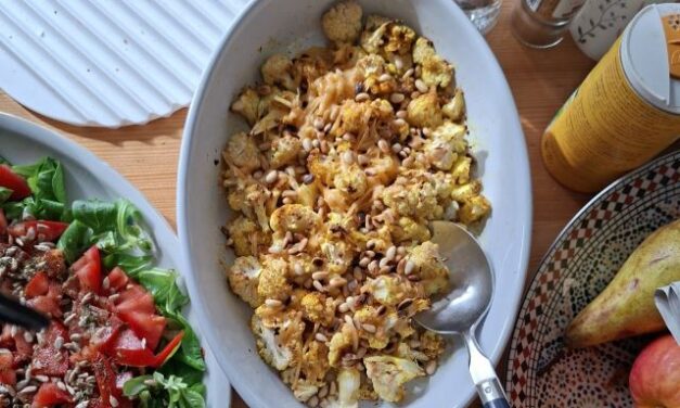Sjiek kliekje: gegrilde bloemkool, salade en friet