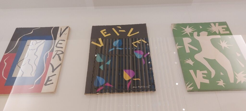Matisse vitrine op zaal